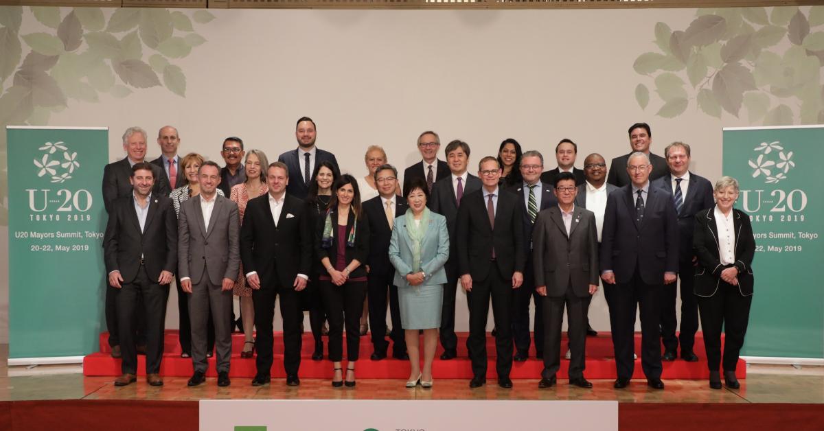 Whole group of city representatives at U20 Summit